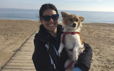 Kiara, la perrita cantarina